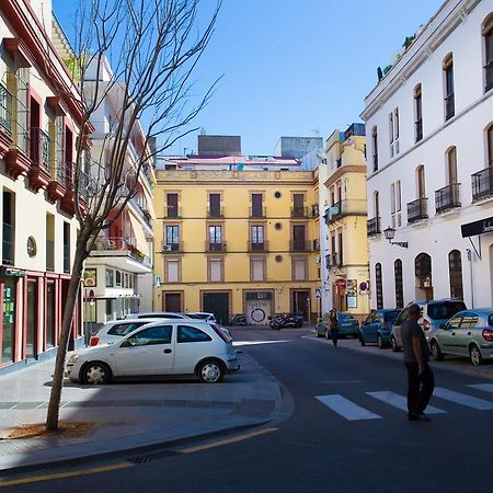 Puerta Del Arenal II Apartment Seville Exterior photo
