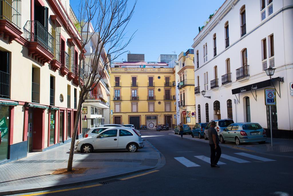 Puerta Del Arenal II Apartment Seville Exterior photo